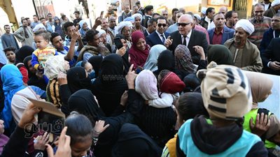 مسيرة بالأعلام في حي الموسكي تدعو المواطنين للمشاركة في انتخابات الرئاسة 2024
