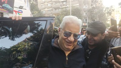 مرتضى منصور يدلي بصوته في الانتخابات الرئاسية بالعجوزة (فيديو وصور)