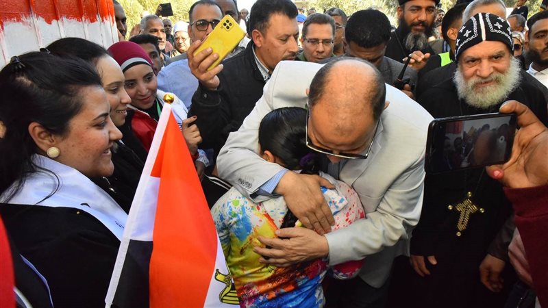 محافظ أسيوط والمواطنين،
