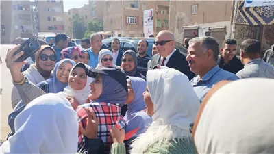 «قوم نادي ع الصعيدي».. مشاركة واسعة للصعايدة في الانتخابات الرئاسية.. عمرة مجانية وهدايا بالوادي الجديد.. فتاة التروسيكل تظهر بالأقصر.. وإقبال كثيف في أسوان