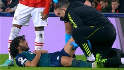 دوري أبطال أوروبا، محمد النني يغادر مباراة آرسنال وآيندهوفن للإصابة
