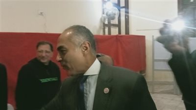 المدير التنفيذي للهيئة الوطنية للانتخابات يدلي بصوته في لجنة قصر الدوبارة (فيديو)