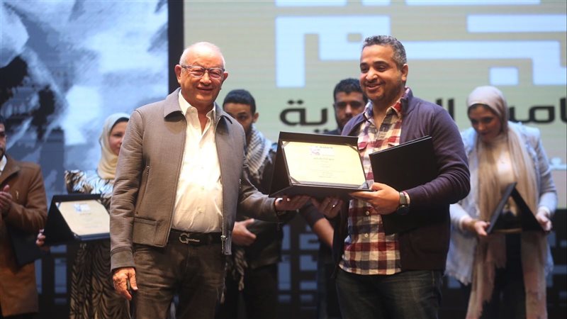 الشاعر محمود عزت،