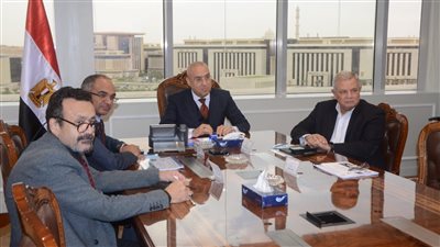 وزير الإسكان يتابع موقف تنفيذ مشروع تحسين نوعية المياه بمصرف كيتشنر 