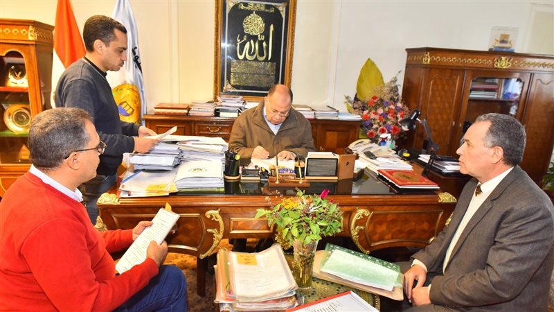 محافظ أسيوط يعتمد