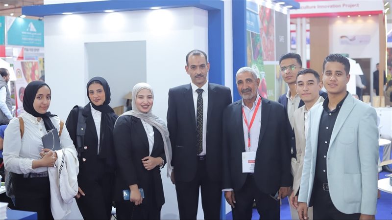 جانب من الوفد المشارك،