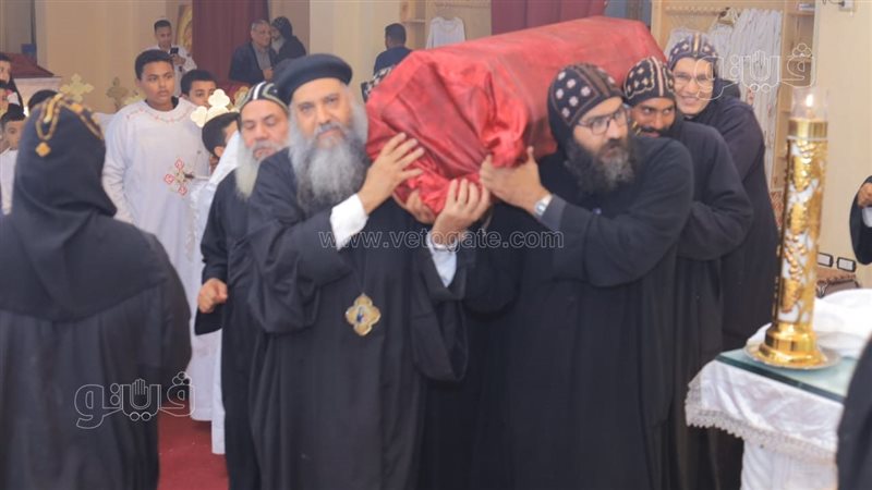 أثناء الصلوات، فيتو