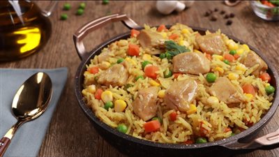 طريقة عمل الأرز بالدجاج والخضار، أكلة لذيذة وسريعة التحضير 