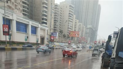 هطول أمطار متوسطة على الإسكندرية وطوارئ فى الأحياء 