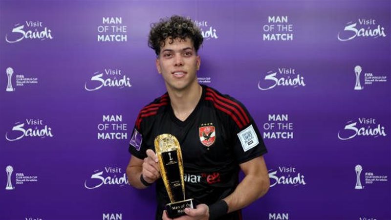 إمام عاشور لاعب الأهلي،