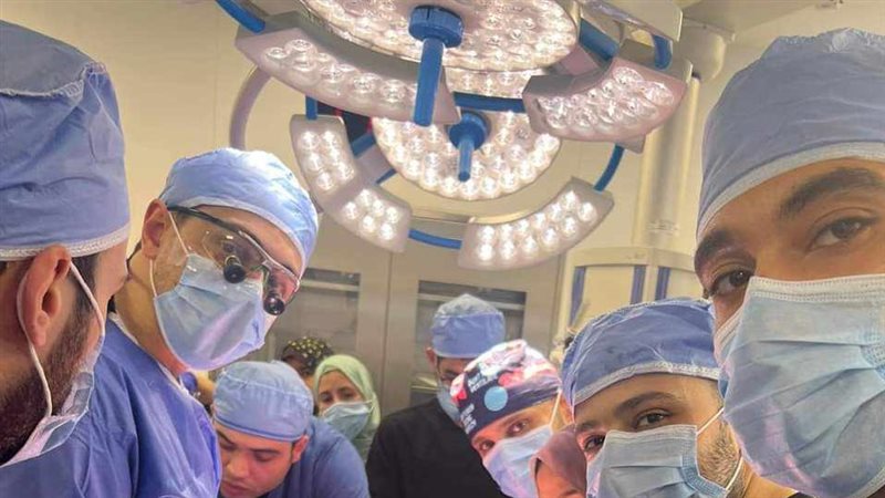 الفريق الطبي بمستشفي