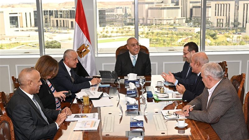 اجتماع د. عاصم الجزار