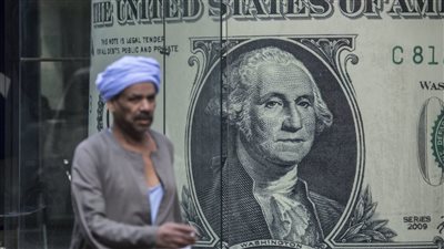 خبير اقتصادي يضع حلا استراتيجيا لمواجهة أزمة الديون.. تقليل تكاليف الاقتراض.. زيادة التصنيع المحلي.. وضخ استثمارات جديدة بمختلف القطاعات