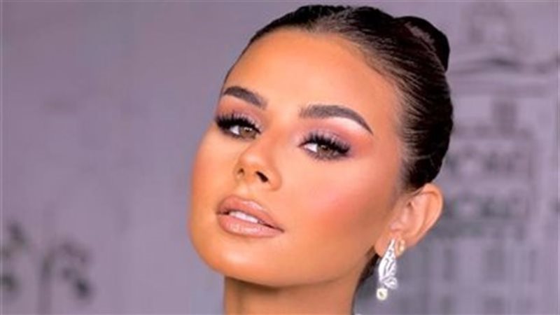 الفنانة منة عرفة،