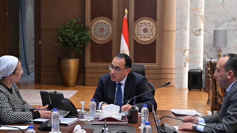رئيس الوزراء ووزيرة