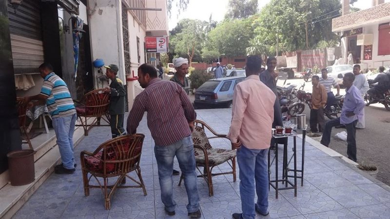 إغلاق مقاهٍ مخالفة