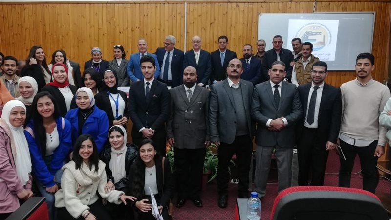 المشاركون في المؤتمر،فيتو