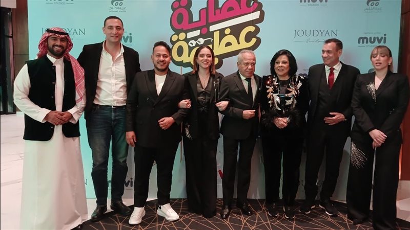 أبطال العمل خلال