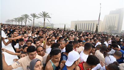 الشبورة تؤجل انطلاق ماراثون زايد الخيري (صور)