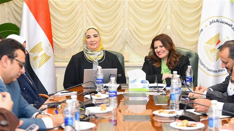 وزيرا التخطيط والهجرة،