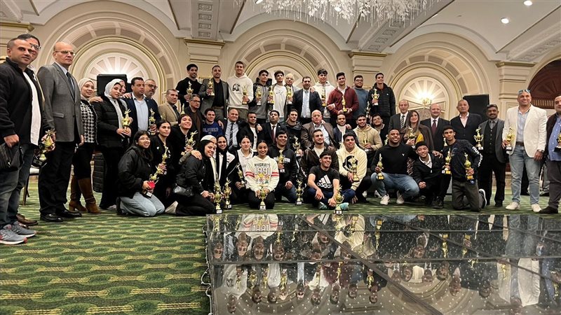 أبطال وبطلات منتخب