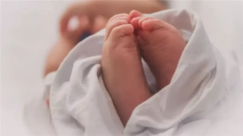 رضيعة حديثة الولادة