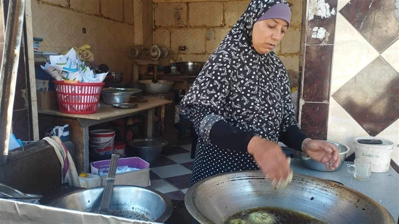 قصة كفاح الحاجة أم