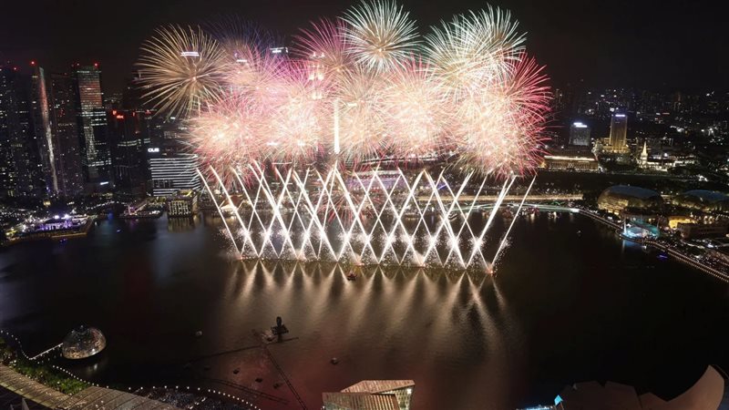 العالم يودع 2023،