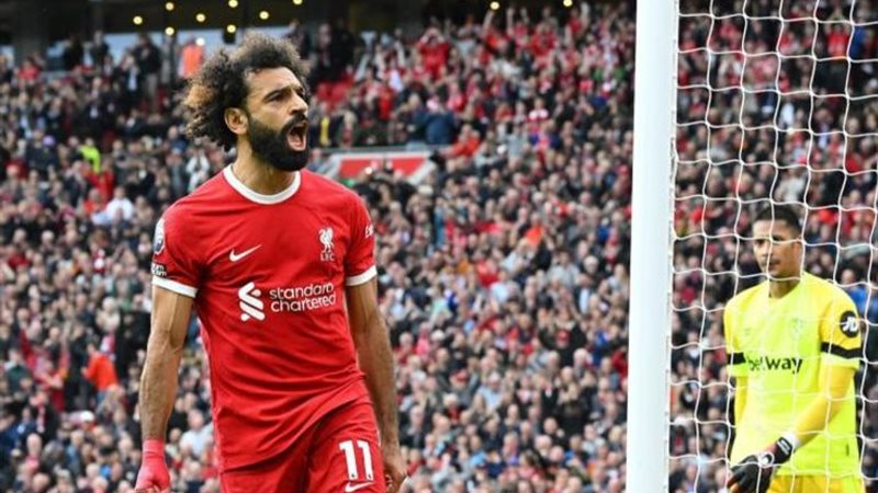 محمد صلاح قائد منتخب