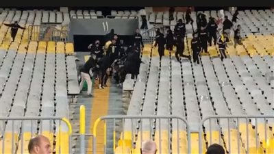 تعليق شوبير على اشتباكات بين جماهير الإسماعيلى والمصري (فيديو)