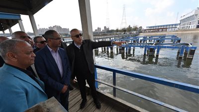 وزير الإسكان يتفقد محطة تنقية مياه الشرب بإمبابة