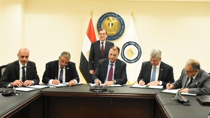 وزير البترول خلال