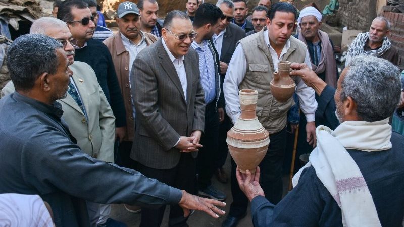 محافظ الشرقية يتفقدتصنيع