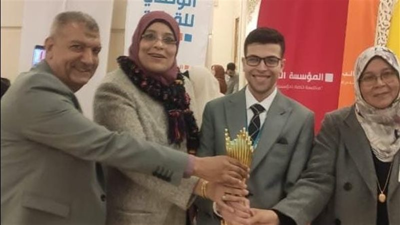 الطالب الفائز بالمركز