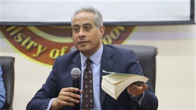 وزارة العمل تبدأ تنفيذ خطة تنمية مهارات العاملين بالمديريات