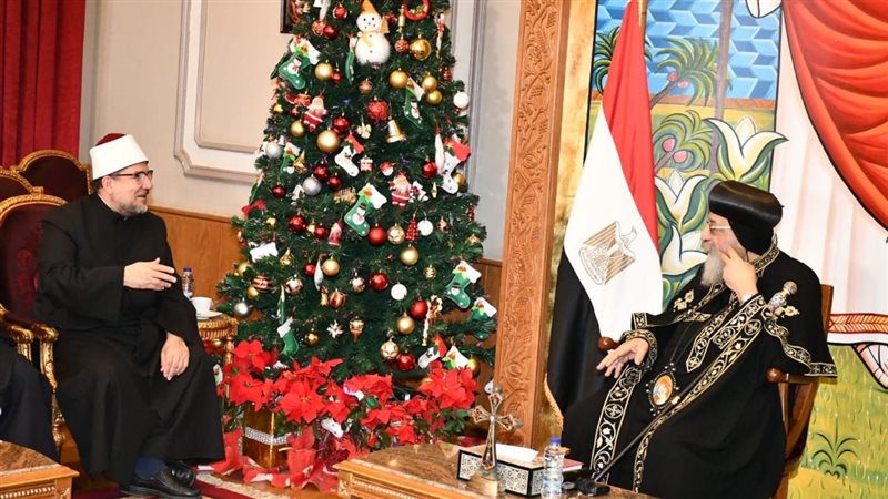 وزير الأوقاف يهنئ