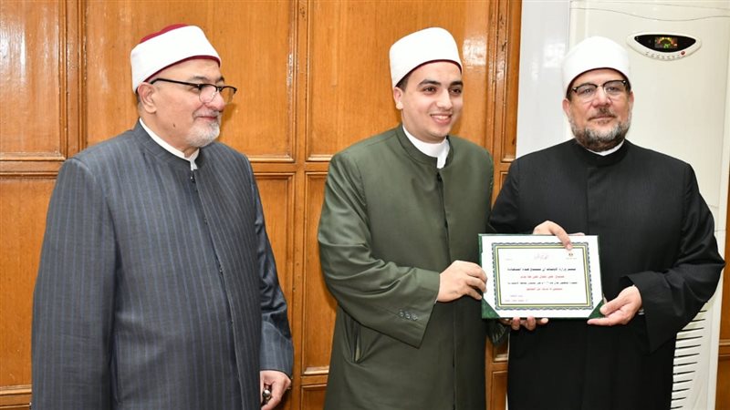 وزير الأوقاف خلال