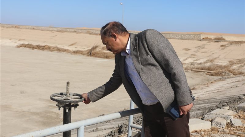 رئيس مياه أسيوط يتفقد