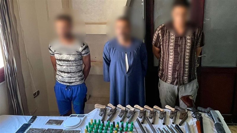ضبط تشكيل عصابي،