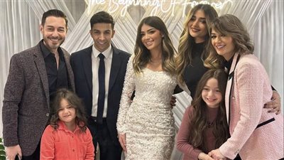 والدة ليلى زاهر بعد خطوبتها على هشام جمال: عقبال الباقي والنبي تعبوني
