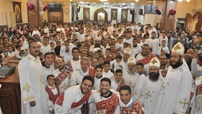 الأنبا بسنتي يرسم 200 شماس للخدمة في إيبارشية أبنوب