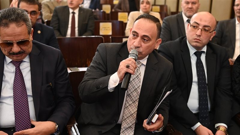 مناقشة ملف أملاك