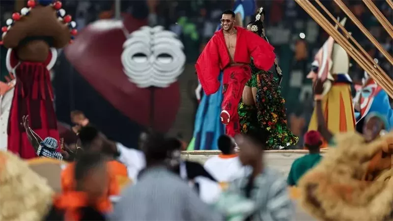 محمد رمضان يغني في