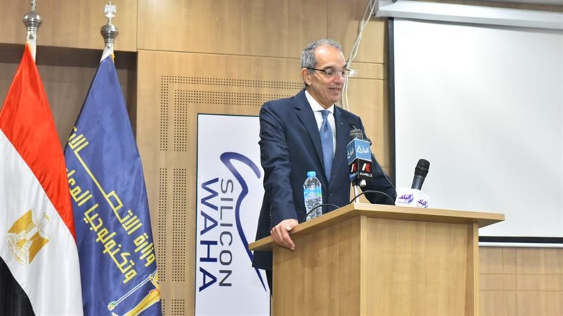 وزير الاتصالات من