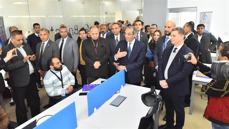 وزير الاتصالات يتفقد