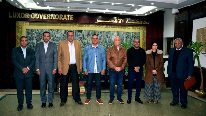 محافظ الأقصر يبحث