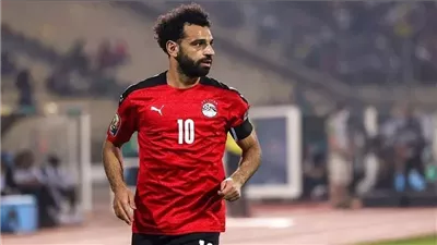 لاعب الأهلي منتقدا محمد صلاح: عطاؤه مع المنتخب محدود 