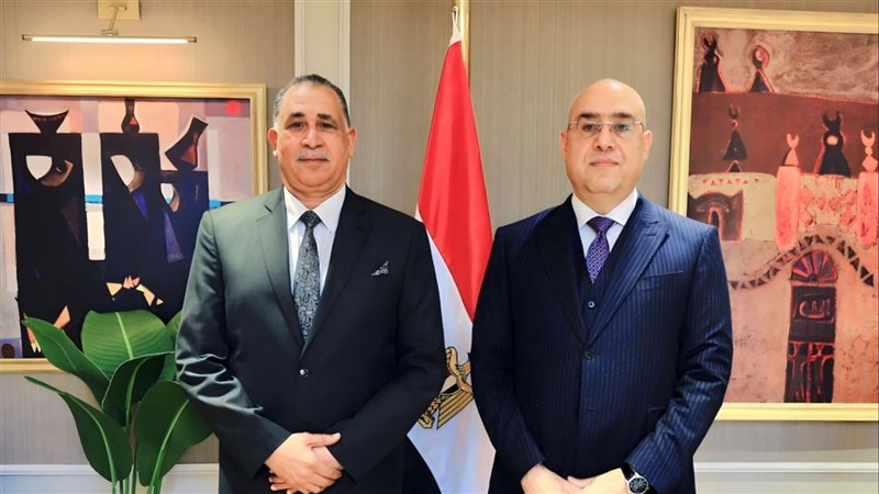 نقيب المحامين يلتقى