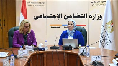 وزيرة التضامن تطالب بالسماح بزيادة عدد شاحنات المساعدات إلى غزة