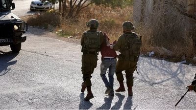 بينهم طفل وامرأة، قوات الاحتلال الإسرائيلي تعتقل 11 فلسطينيا من رام الله